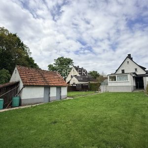 Gartenansicht mit Schuppen/ Hühnerstall