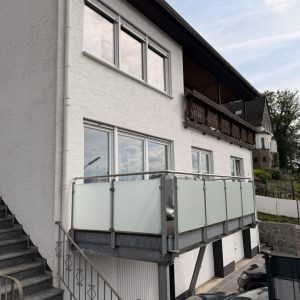 Balkon Hanggeschoss Wohnung