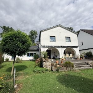 Hausansicht aus dem Garten